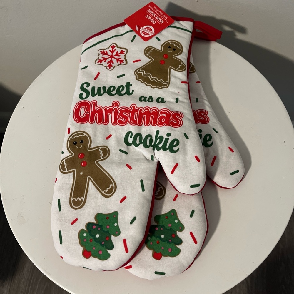 Quilted Red Oven Mitts